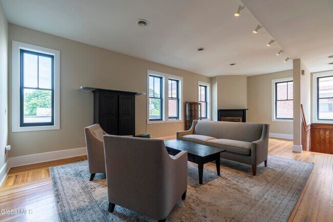 Photo - 153 Regent St Unidad 2