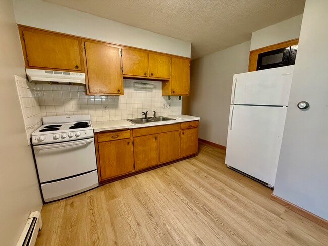 Photo - 818 5th St NW