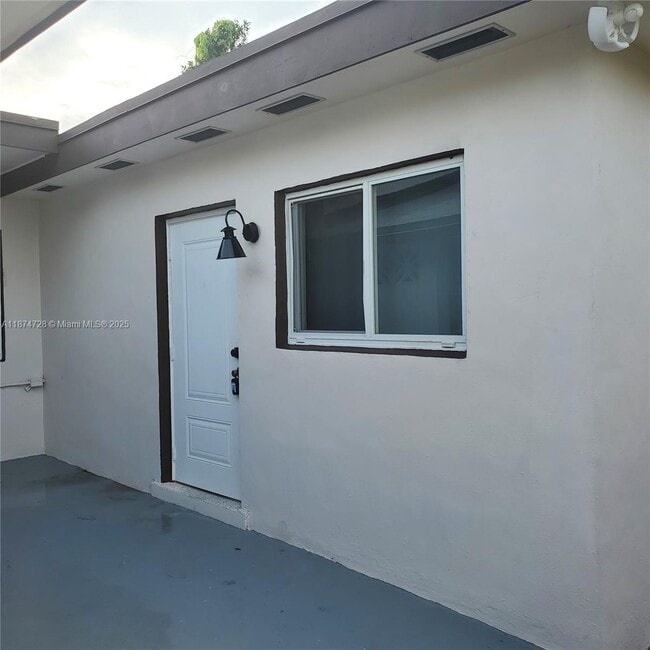 Building Photo - 326 NE 118th St Unit 2 Rental