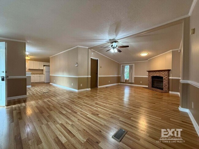 Photo - 3 Bedroom, 2 Bathroom Home in a Beautiful Country Setting