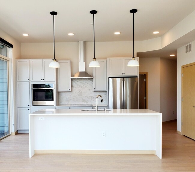 Building Photo - Cariad