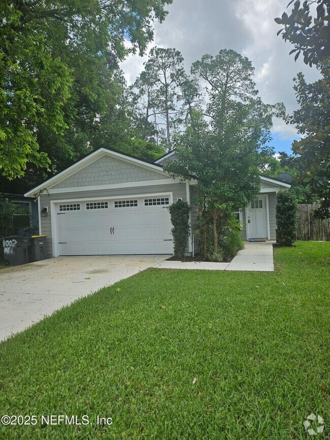 Building Photo - 1002 Ingleside Ave Rental