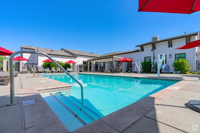 Piscina - The Strand