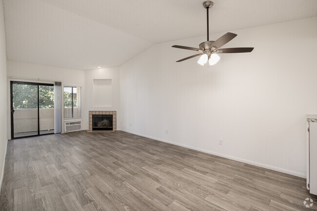2BR, 2BA - 925SF - Living Room - Legacy Residential