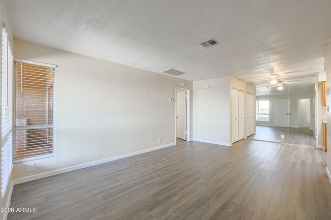 Photo - 501 W Hononegh Dr