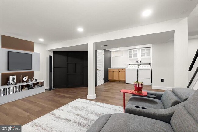 Photo - 517 Winters Ln