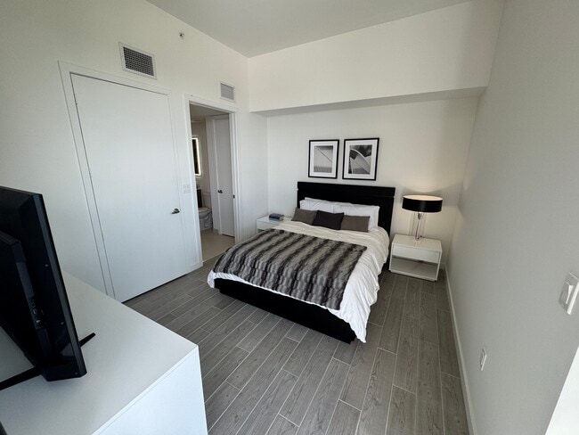 Master Bedroom - 342 NE 35th St Unidad A1