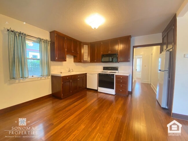 Photo - 1 Bedroom, 1 Bathroom Charming Craftsman i...