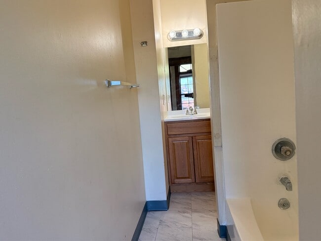 Photo - 407 Wethersfield Ave