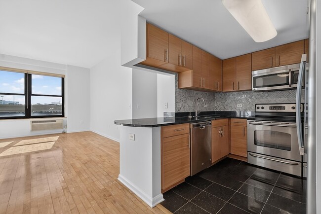 102 Christopher Columbus Dr