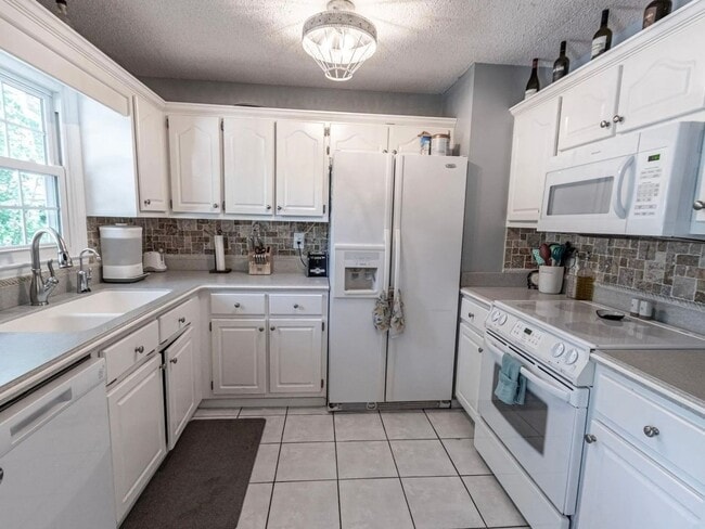 Photo - 379 Red Fox Rd