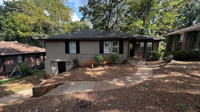 Building Photo - 4 bedrooms & 3 bath in Decatur! Rental