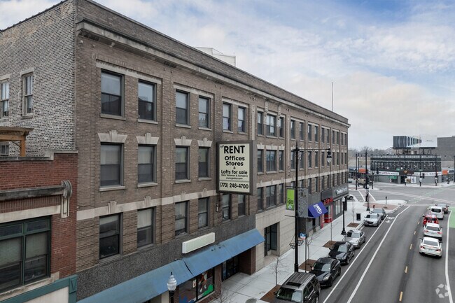 Photo - 3166-3172 N Lincoln Ave