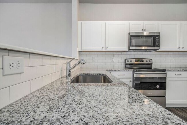 Photo - 15901 Cedar Dr