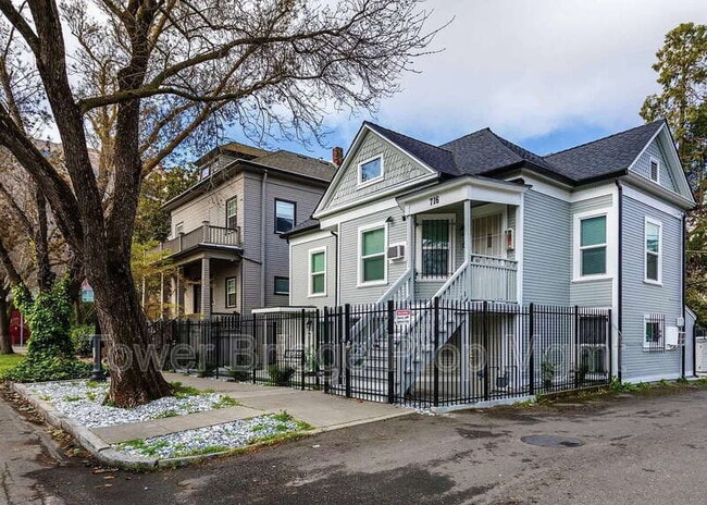 Building Photo - 716 14th St Unit B