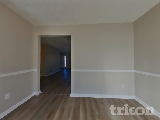 Photo - 2492 Feathertree Ln