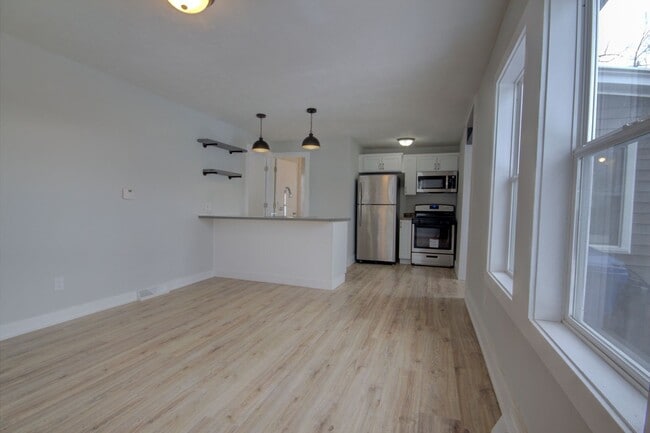 Photo - 2 BED 1 BATH HOUSE FOR RENT