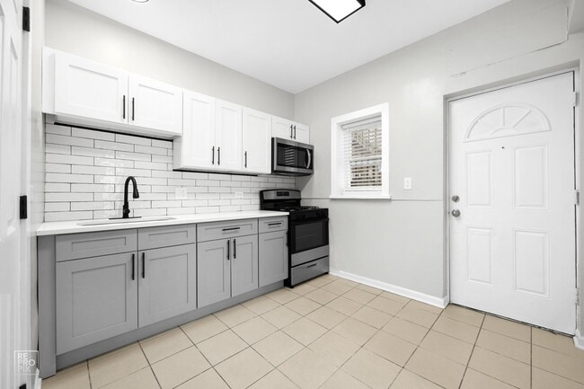 Photo - 5749 W Chicago