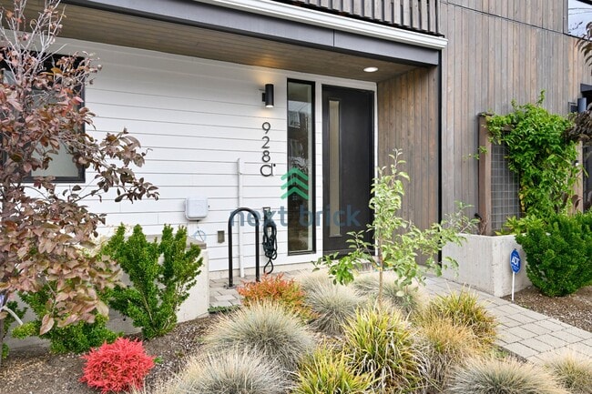 Photo - Beautiful 2 Bed 2.5 Bath Townhome for Rent