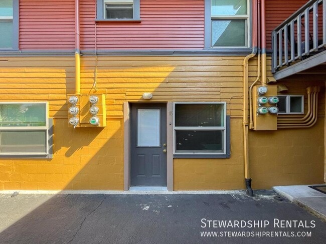 Building Photo - 1831 Kincaid St Unit 18