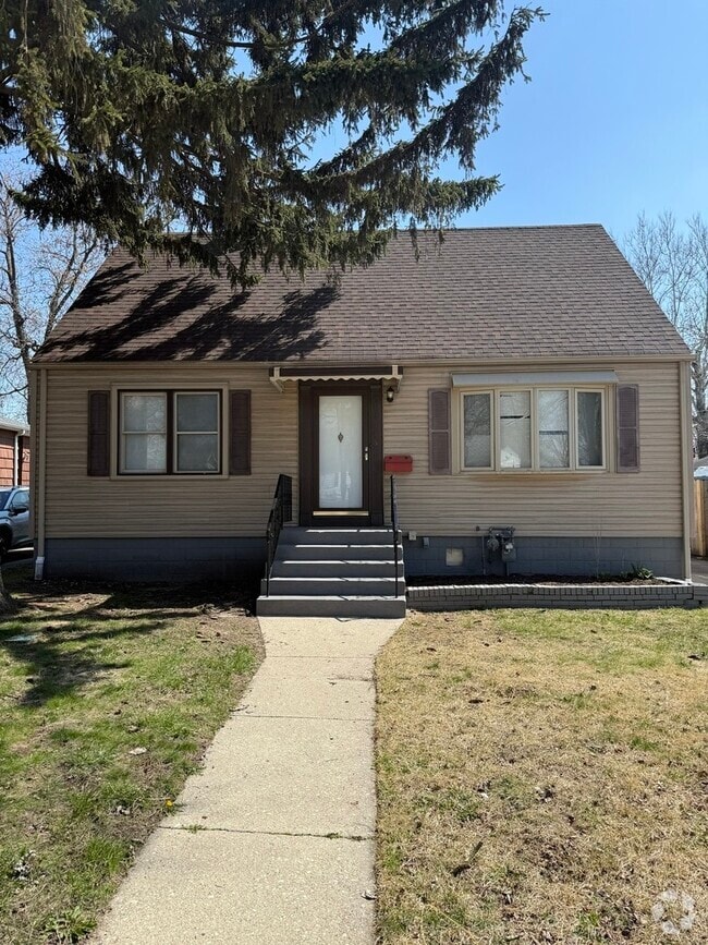 Building Photo - 18343 Oakwood Ave Rental
