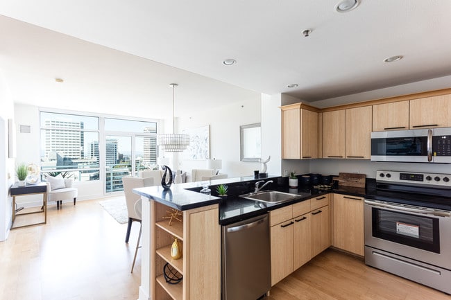Induction stove in kitchen! - 1 Lakeside Dr Unit 1905