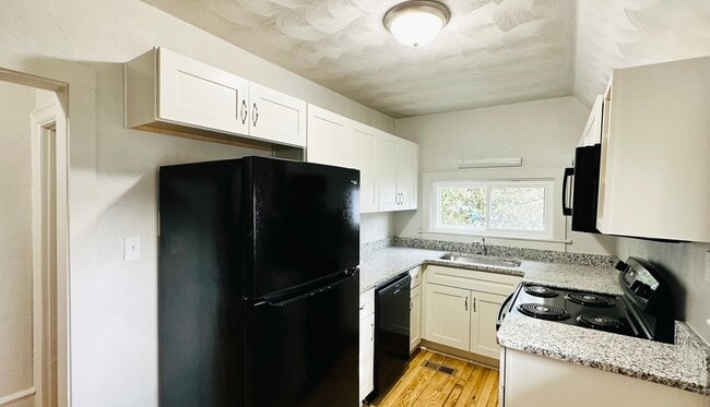 Photo - 206 Downes St