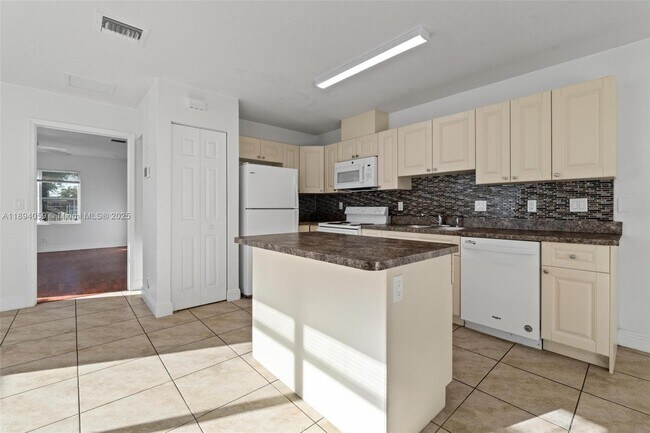 Photo - 6035 SW 40th Ct