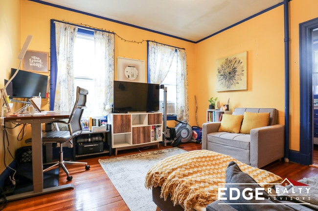 Building Photo - 35 Palmer St