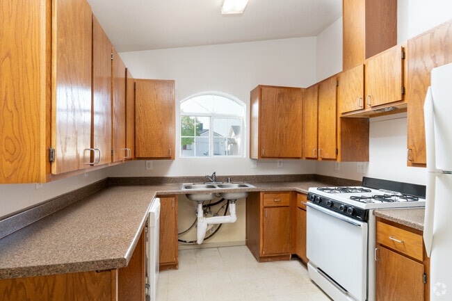 3BR, 2BA- 1,504SF - Kitchen