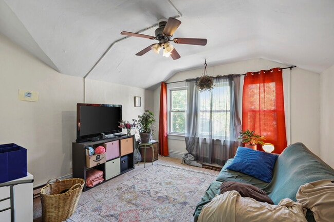 Photo - 217 N 6th St