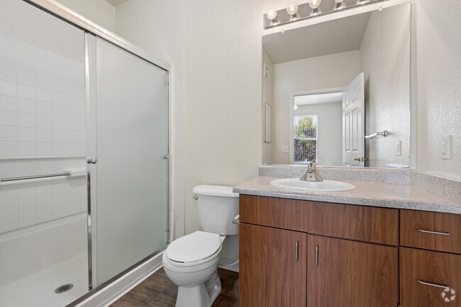 2BR, 2BA - 1,000SF - Primary Bathroom