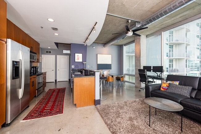 Photo - 943 Peachtree St NE