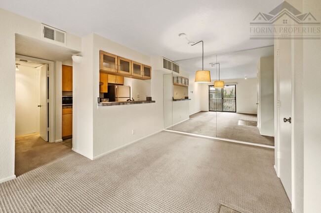 Photo - 1 MO. FREE RENT! UNFURNISHED Bright & Stylish Condo at The Reserve Unit Reserve 621