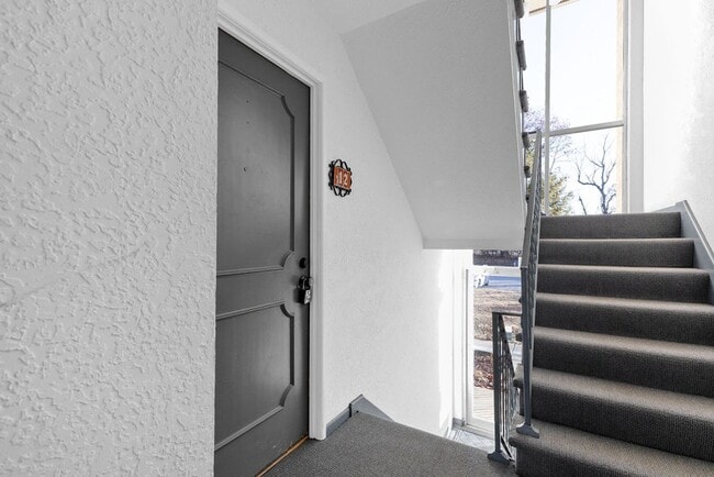 Photo - Comfortable 1 Bedroom Condo Living at Pembroke Gardens