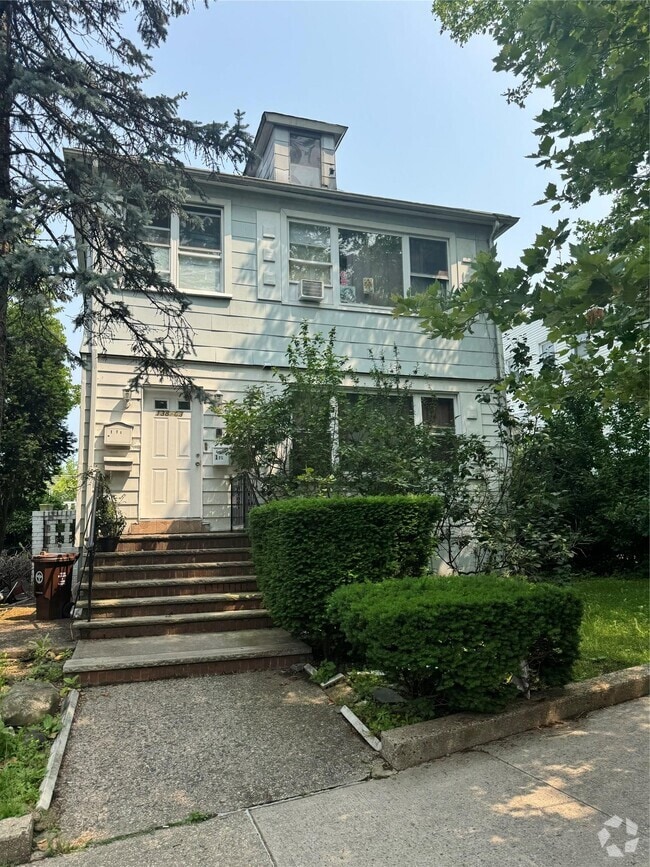 Building Photo - 138-3-138-82 82nd Ave Rental