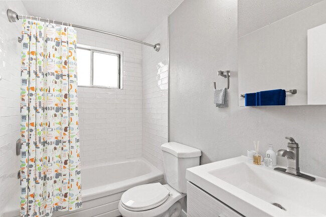 Photo - 758 Clarkson