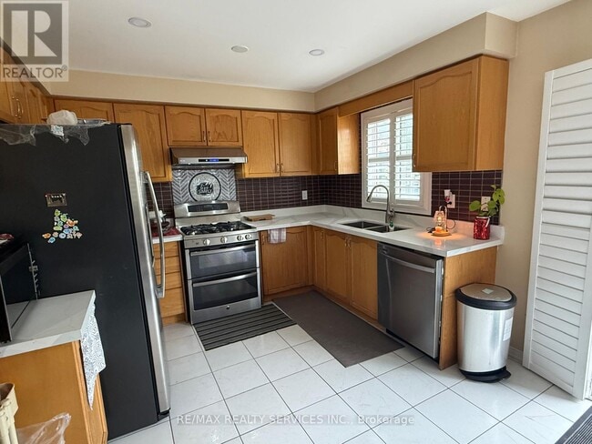 Photo - 37 Riverplace Crescent