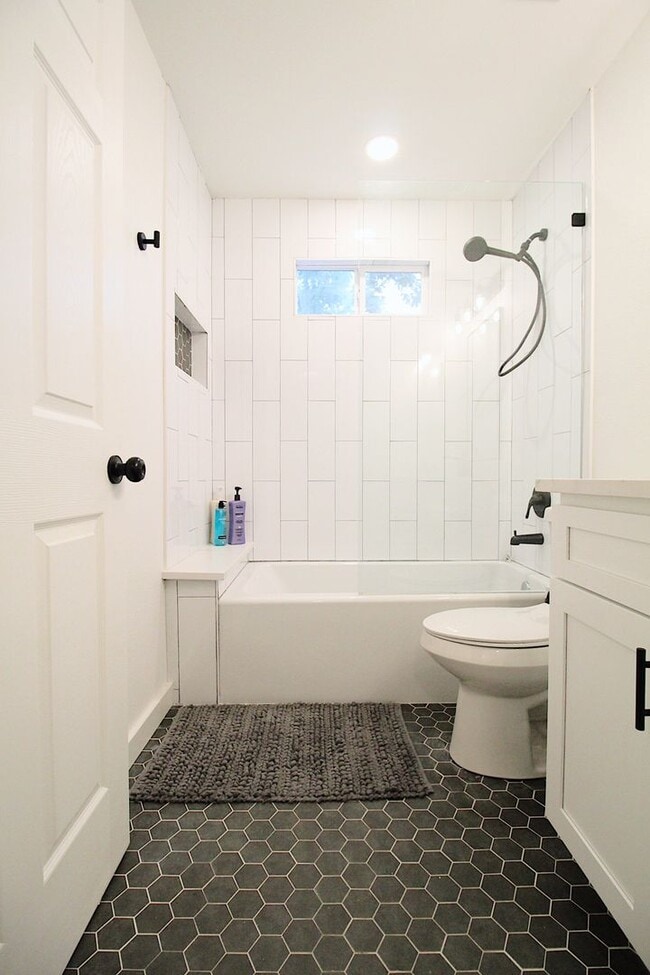 Photo - Ryan Place- Short to Mid-Term Rental Fully Remodeled 2  Bed, 1 Bath