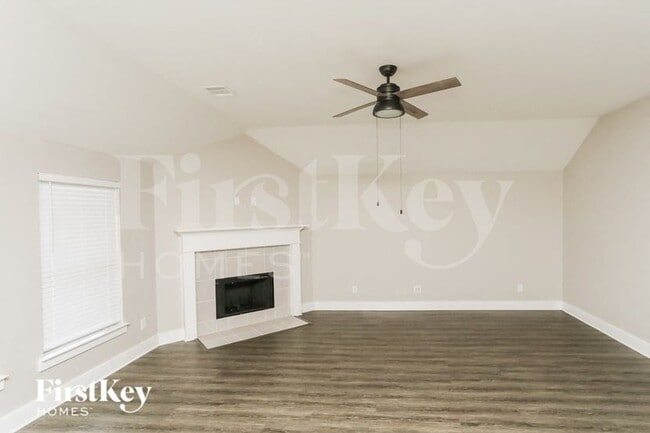 Photo - 537 Windrow Ln