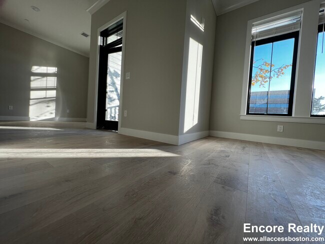 Photo - 163 Everett St