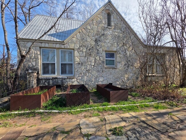 Photo - 3901 Red River St Unit A