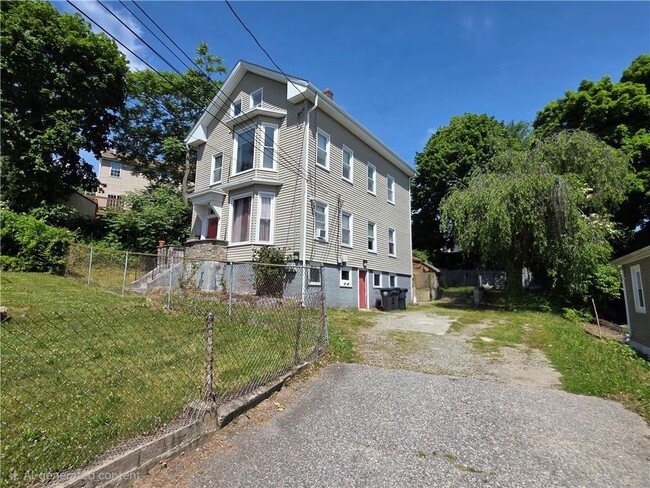 Building Photo - 216 Maplewood Ave