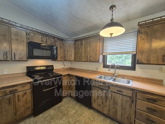 Photo - 12250 Mary Ave
