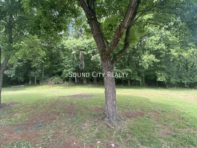 Photo - 923-B Oak Vale Dr-