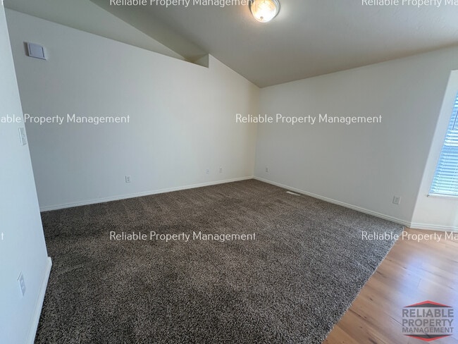 1150 Kingswood Cir