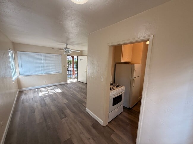 Building Photo - Illinois St. (3959-63) Unit 3961