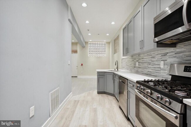 Photo - 2024 E Fletcher St Unit 1