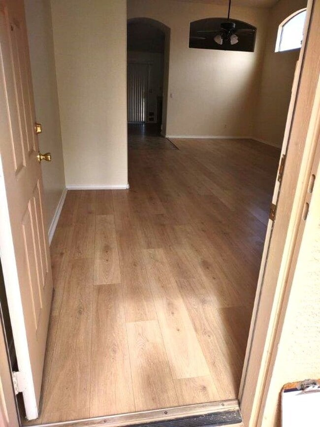 Photo - 8150 N 112th Ave