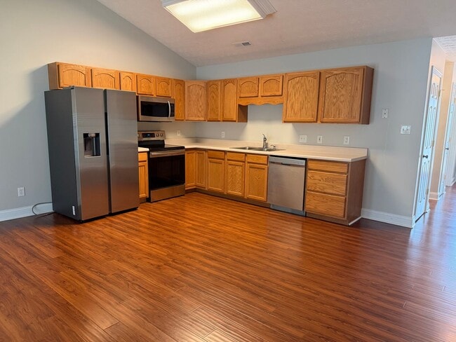 Photo - Knoxville 37918 - 2 bedroom, 2 bath Condo with attached 1-car garage - Contact Sharon Arnwine (86...